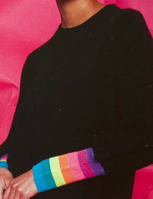 Pull noir poignets multicolores 