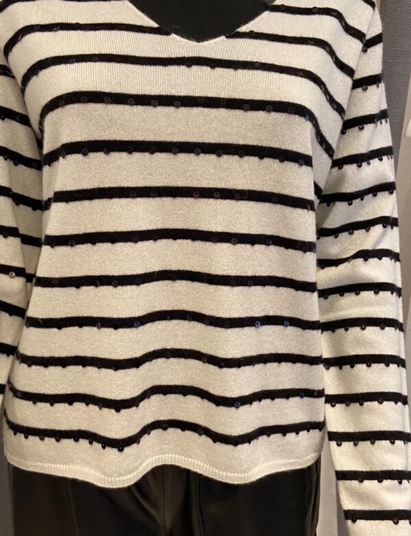 Pull boutons dos jaune