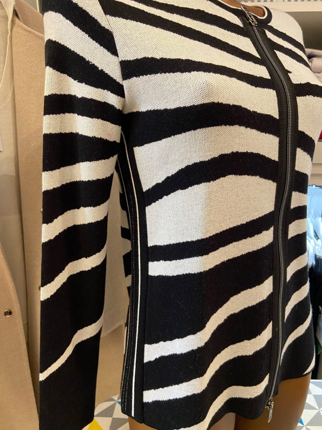 Blouson noir et blanc