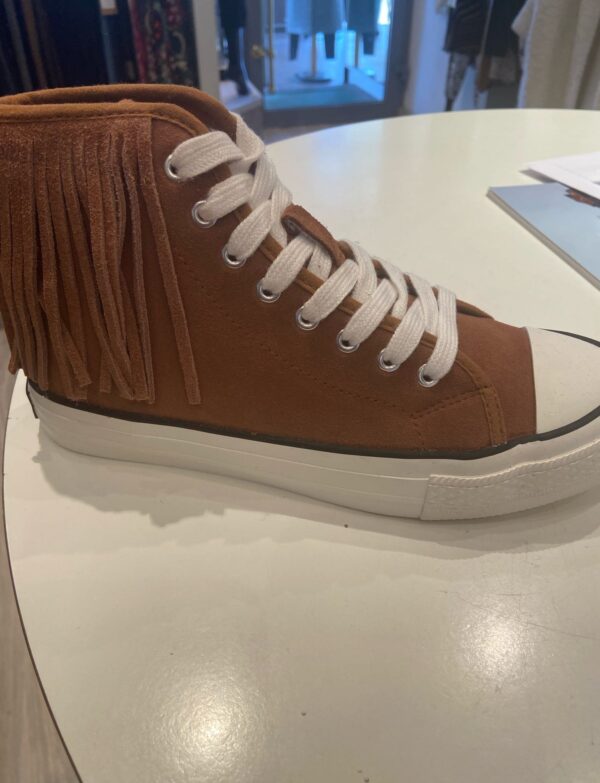 Baskets camel à franges